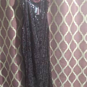 Elegant Sequin Dress in Burgundy